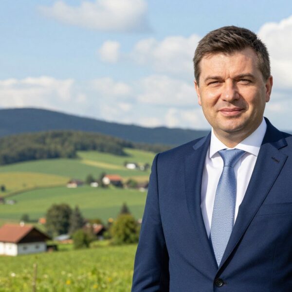 Robert Telus gdzie mieszka i z jakim regionem związany jest polityk